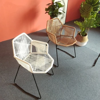 Vienos Kėdės Šiaurės Šalių Šiuolaikinio Minimalistinio Namo Kambarį, Kėdė, Balkonas, Lauko Terasa Stalo Kėdės Laisvalaikio Vytelių Kėdės, Metalinės Kėdės